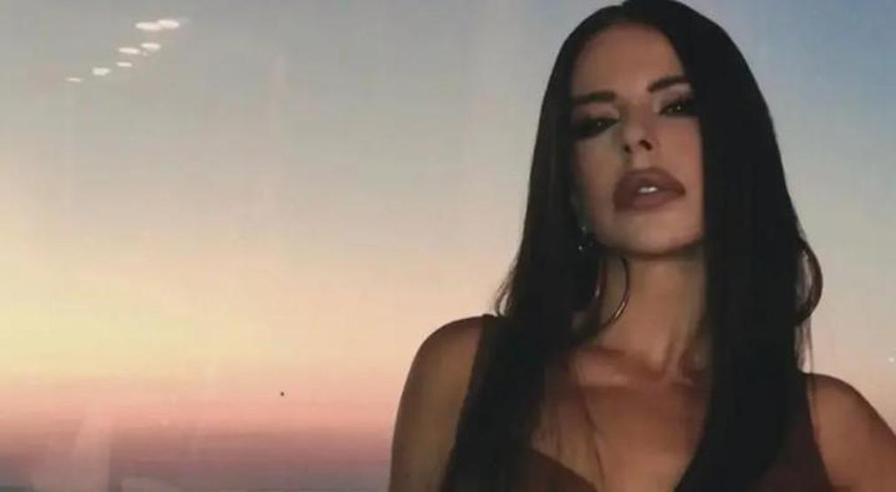 Simge Sağından romantik tatil paylaşımı Aşkını tek emojiyle anlattı