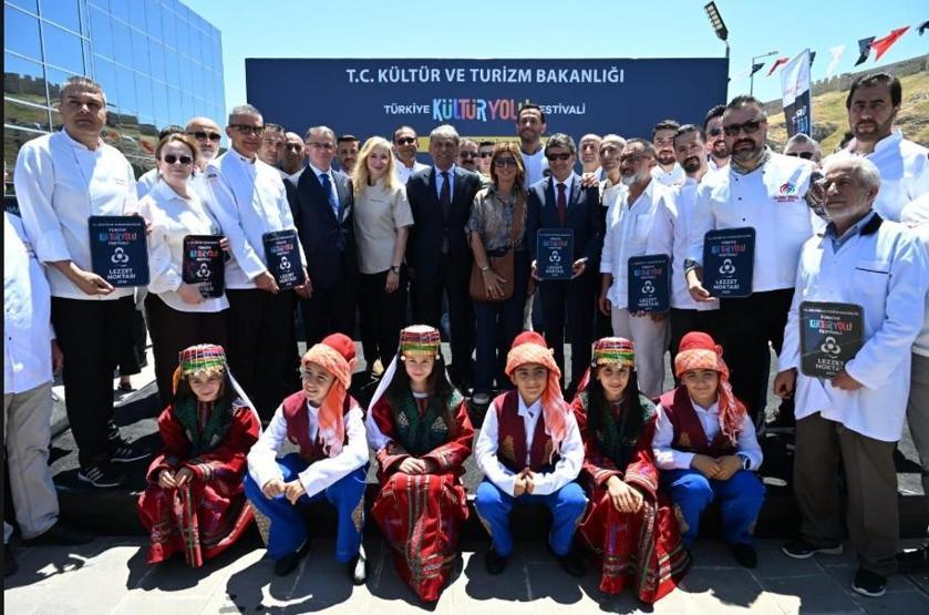 Van’da Dokuz Gün Sürecek Kültür, Sanat Ve Lezzet Şöleni Başladı