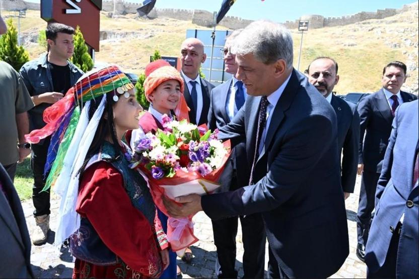Van’da Dokuz Gün Sürecek Kültür, Sanat Ve Lezzet Şöleni Başladı
