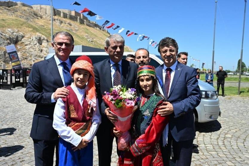 Van’da Dokuz Gün Sürecek Kültür, Sanat Ve Lezzet Şöleni Başladı