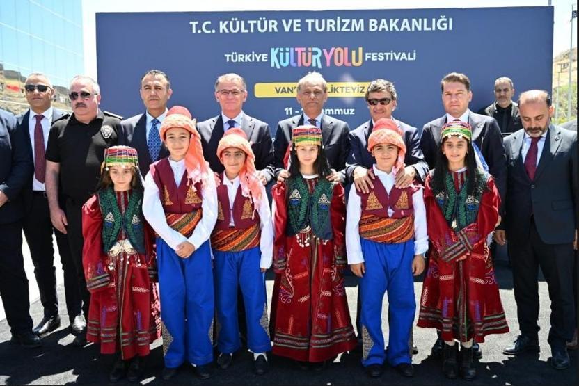 Van’da Dokuz Gün Sürecek Kültür, Sanat Ve Lezzet Şöleni Başladı