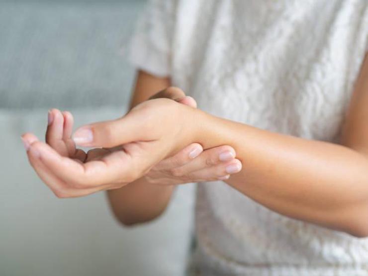 El bileğindeki bu şişliği hafife almayın Ganglion kisti olabilir
