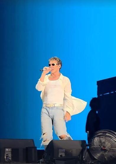 İstanbulda Ricky Martin Rüzgarı Konserdeki Enerjisi İle Büyüledi Binlerce Kişi Aynı Anda Eşlik Etti