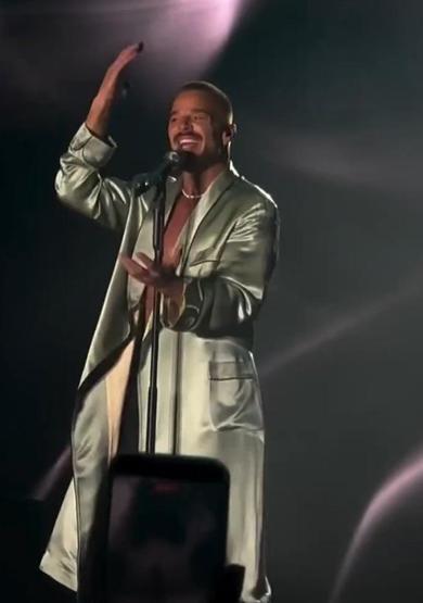 İstanbulda Ricky Martin Rüzgarı Konserdeki Enerjisi İle Büyüledi Binlerce Kişi Aynı Anda Eşlik Etti
