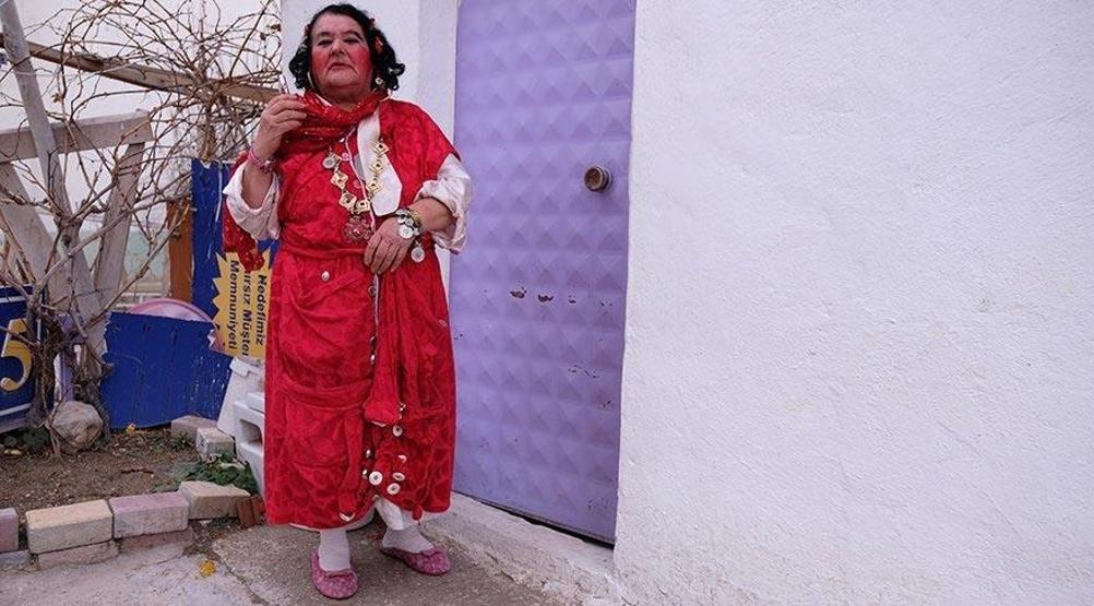 Hayatı belgesellere ve dizilere konu olmuştu Kırmızılı kadın hayatını kaybetti