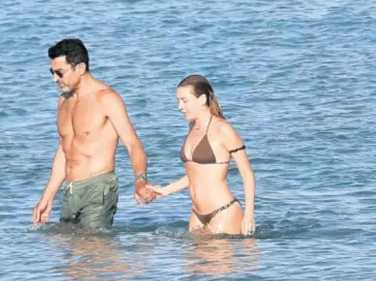PLAJLARA ÜNLÜ AKINI Bodrum, Çeşme Sahilleri Şenlendi... Sinem Kobal, Kenan İmirzalıoğlu, Fahriye Evcen, Burak Özçivit... Kimler Yok ki... Ünlülerin Tatil Kareleri