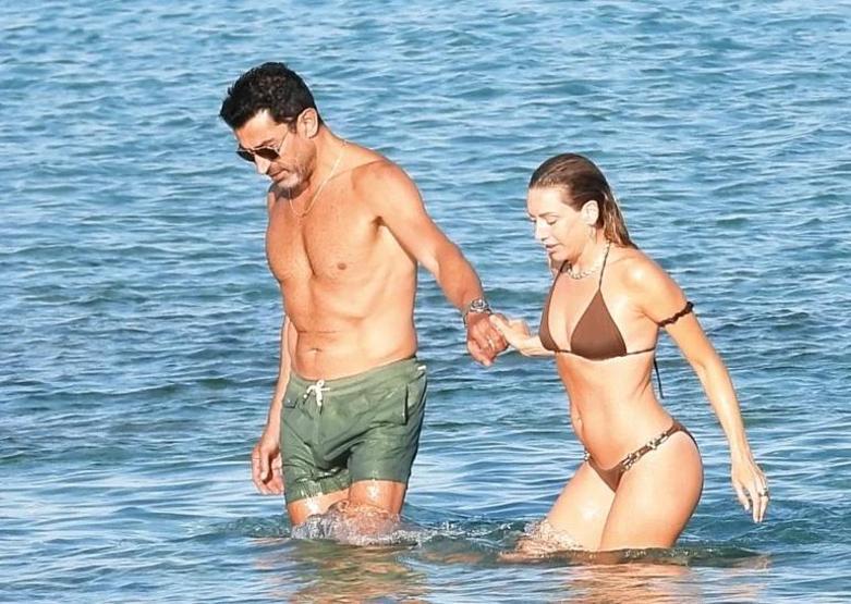 PLAJLARA ÜNLÜ AKINI Bodrum, Çeşme Sahilleri Şenlendi... Sinem Kobal, Kenan İmirzalıoğlu, Fahriye Evcen, Burak Özçivit... Kimler Yok ki... Ünlülerin Tatil Kareleri