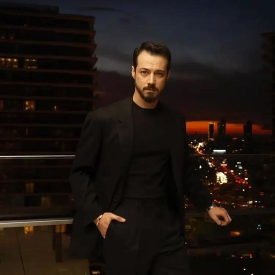 Mert Yazıcıoğlu’ndan Sevgilisiyle Romantik Paylaşım İspanya Tatilinden Aşk Dolu Kareler