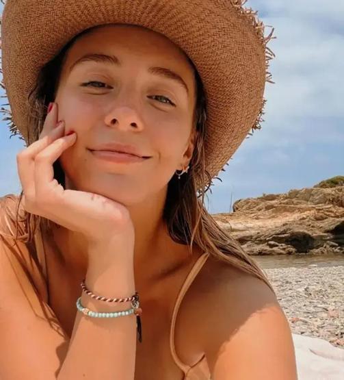 Mert Yazıcıoğlu’ndan Sevgilisiyle Romantik Paylaşım İspanya Tatilinden Aşk Dolu Kareler