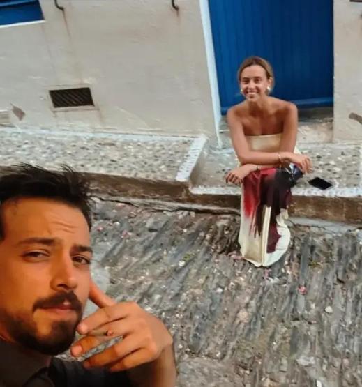 Mert Yazıcıoğlu’ndan Sevgilisiyle Romantik Paylaşım İspanya Tatilinden Aşk Dolu Kareler
