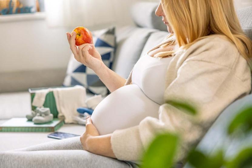 Sağlıklı Gebelik İçin 4 Kritik Besin: Demir, Kalsiyum, D Vitamini ve Omega-3