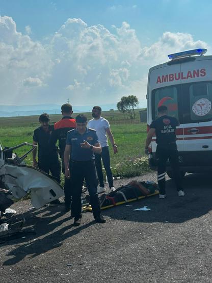 Minibüs ile otomobil çarpıştı: 7 yaralı