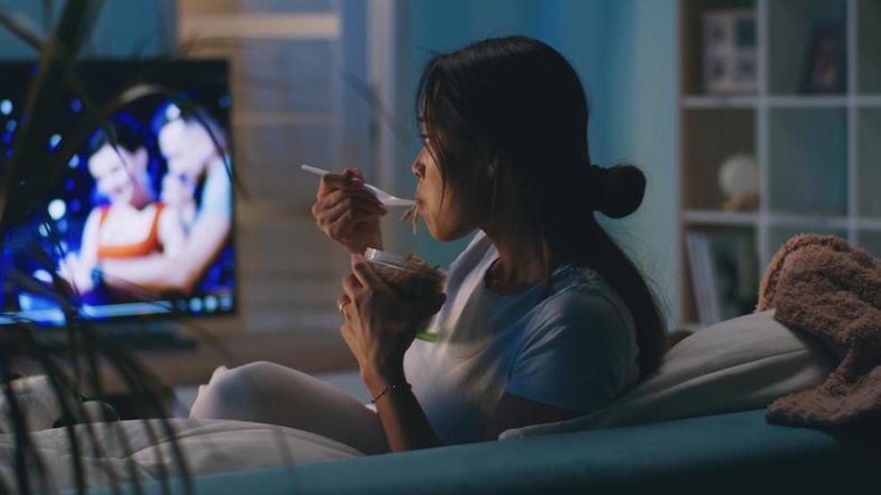 Uyumadan Önce Gelen Yeme İsteğinin 5 Gizli Nedeni Gece Acıkıyorsanız Sebebi Bu Olabilir