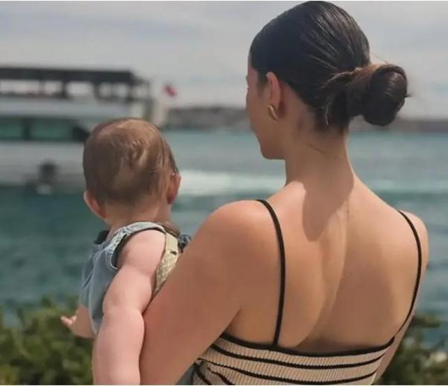 İrem Helvacıoğlu’ndan tatil pozu Doğum sonrası fit hali dikkat çekti