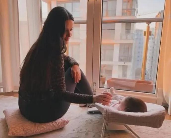İrem Helvacıoğlu’ndan tatil pozu Doğum sonrası fit hali dikkat çekti