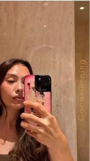 Neslihan Atagül’ün doğal ayna pozu sanal medyada ilgi gördü
