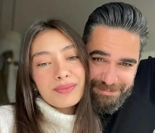 Neslihan Atagül’ün doğal ayna pozu sanal medyada ilgi gördü
