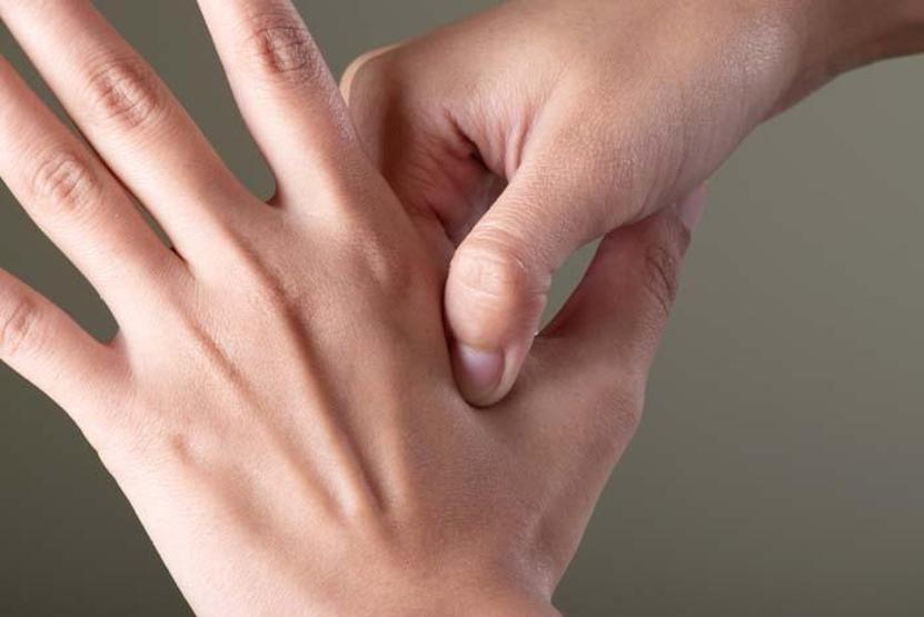 60 YIL SÜREN SIRA DIŞI DENEY: Parmak Çıtlatma Efsanesi Çöktü Zararlı mı, Değil mi Bilimsel Gerçek Ortaya Çıktı