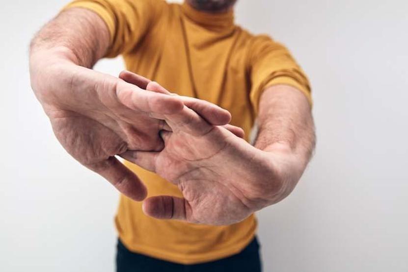60 YIL SÜREN SIRA DIŞI DENEY: Parmak Çıtlatma Efsanesi Çöktü Zararlı mı, Değil mi Bilimsel Gerçek Ortaya Çıktı
