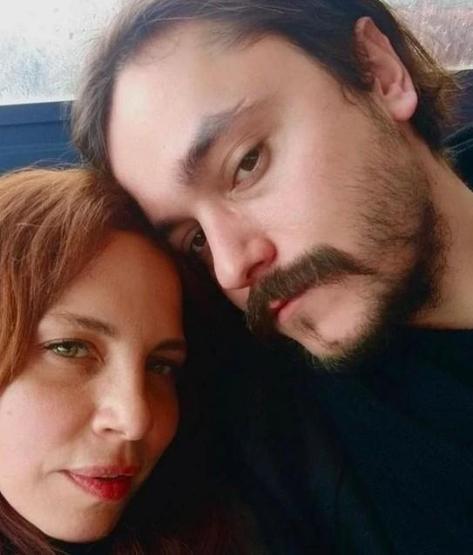 Sertab Erenerden eşi Emre Kulaya romantik paylaşım Beraber 10 yıl notu dikkat çekti