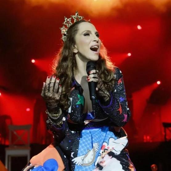 Sertab Erenerden eşi Emre Kulaya romantik paylaşım Beraber 10 yıl notu dikkat çekti
