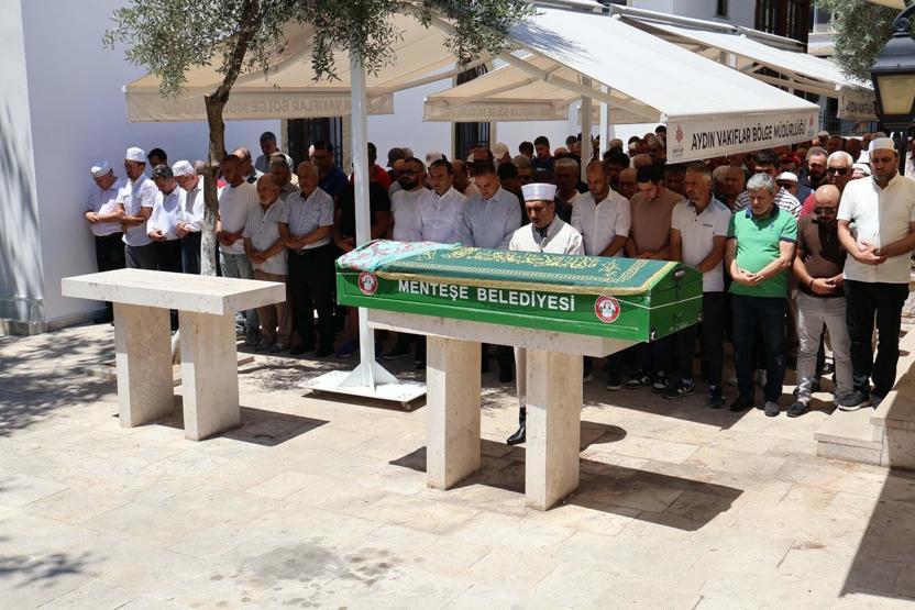 Sevgilisi tarafından dövülerek öldürülmüştü: Tabutunu kadınlar taşıdı