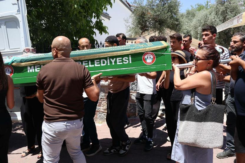 Sevgilisi tarafından dövülerek öldürülmüştü: Tabutunu kadınlar taşıdı