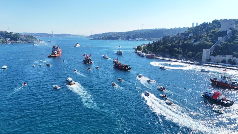Boğazda Denizden Karaya 15 Temmuz korteji