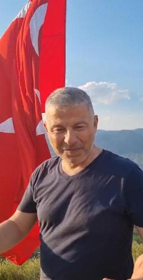 1600 rakımlı zirvede bayrağa saygı