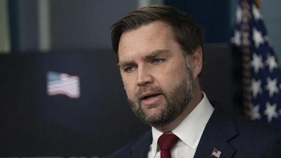 Washingtonda İsrail çatlağı mı Trumpın sağ kolu bombayı patlattı: Sonsuz savaş istiyorlar...