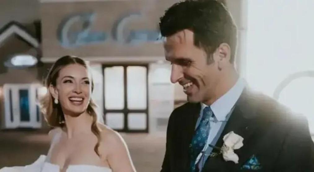 Yasemin Kay Allen ile Erdal Kaya’dan Boğaz’da romantik poz