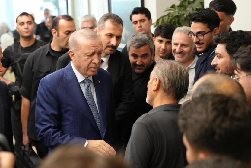 Cumhurbaşkanı Erdoğandan AK Parti İstanbul İl Başkanlığına ziyaret