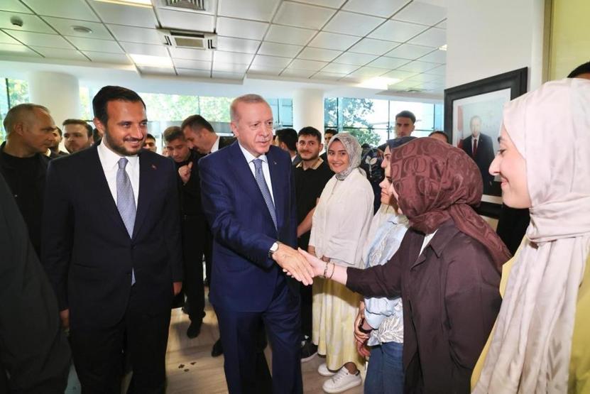Cumhurbaşkanı Erdoğandan AK Parti İstanbul İl Başkanlığına ziyaret