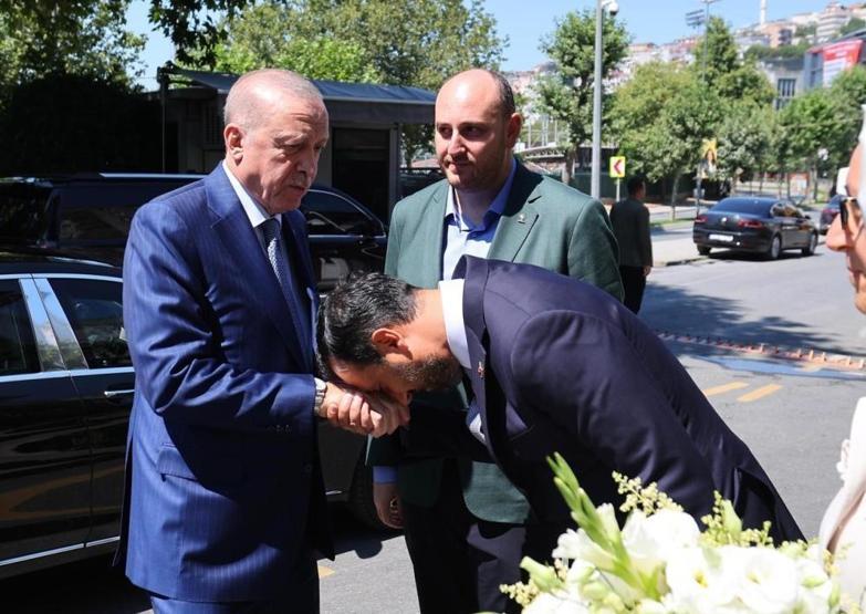 Cumhurbaşkanı Erdoğandan AK Parti İstanbul İl Başkanlığına ziyaret
