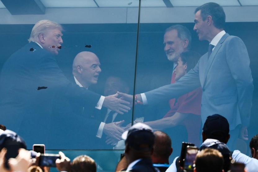 Söz uçar, kupa kalır: Trump ve Sanchezden sürpriz kare