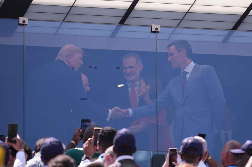 Söz uçar, kupa kalır: Trump ve Sanchezden sürpriz kare