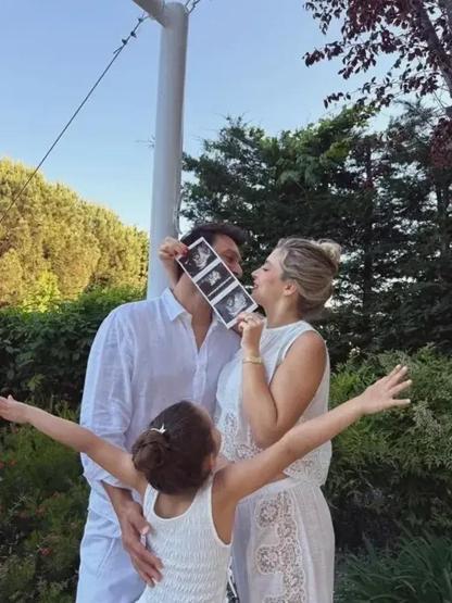 6 Aylık Hamile Gamze Erçelden Plajda Tatil Pozları Eşi Caner Yıldırım Kamerayı Elinden Düşürmedi
