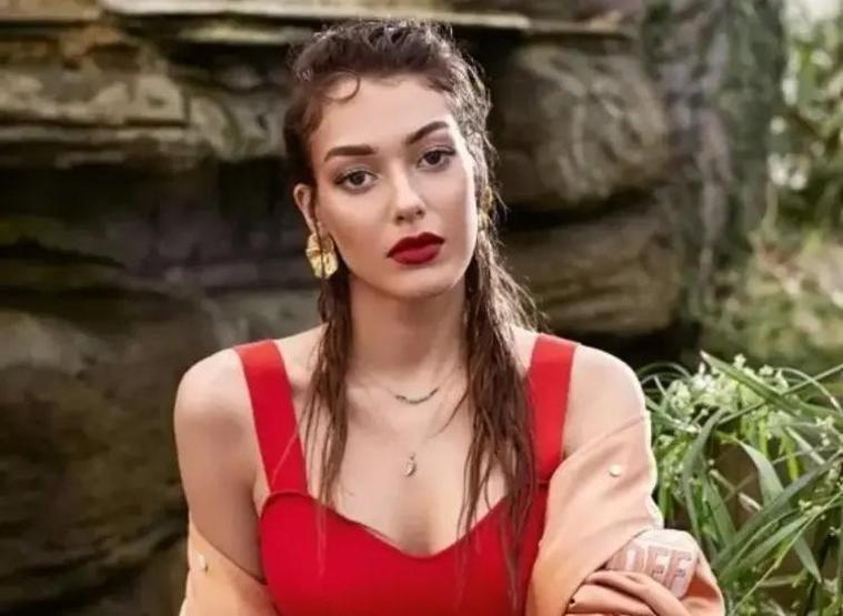 Yeni Aşkıyla Gündeme Gelmişti Dilan Çiçek Denizden Dikkat Çeken Paylaşım: Elim Ayağım Titriyor