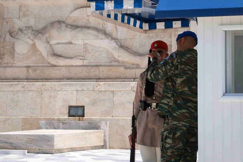 Çöl sıcakları komşuyu kuşattı: Acil durum genelgesi yayımlandı Atinadan dikkat çeken görüntüler...