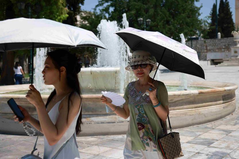Çöl sıcakları komşuyu kuşattı: Acil durum genelgesi yayımlandı Atinadan dikkat çeken görüntüler...