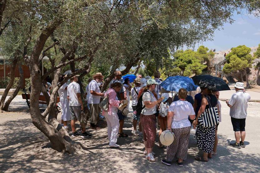Çöl sıcakları komşuyu kuşattı: Acil durum genelgesi yayımlandı Atinadan dikkat çeken görüntüler...