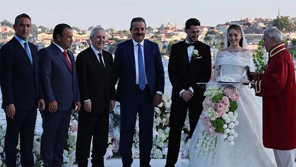 İsmail Yüksek’in Düğününde Şaşırtan Detay Gelin Babasının Adını Anmamıştı Esen Matraşın Babası Ortaya Çıktı Tepki Dolu Açıklama