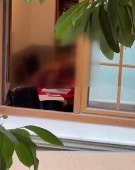 Ailenin şüphesi doğru çıktı Çocuğa şiddet uygulayan öğretmen tutuklandı