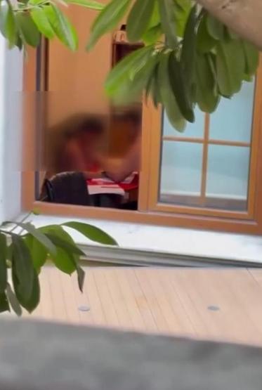 Ailenin şüphesi doğru çıktı Çocuğa şiddet uygulayan öğretmen tutuklandı