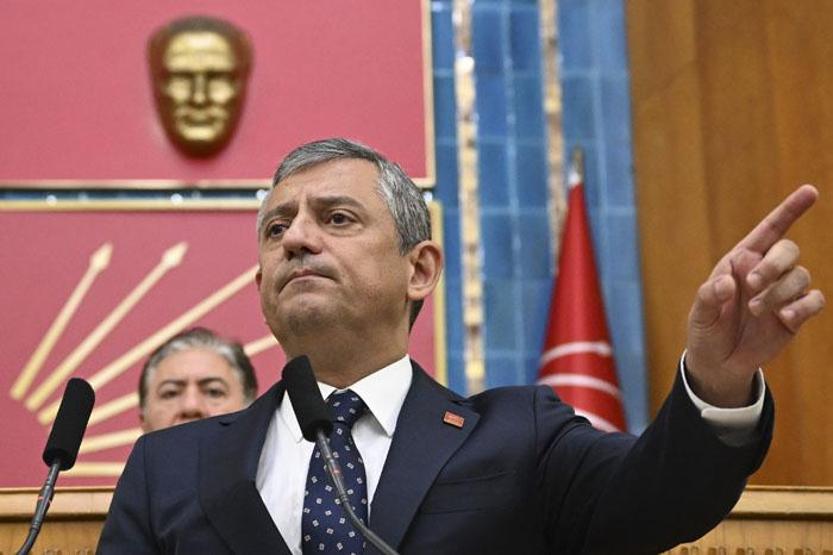 Özgür Özel CHPye veda etti Yeni partiye hangi isimler geçecek Liste belli oldu