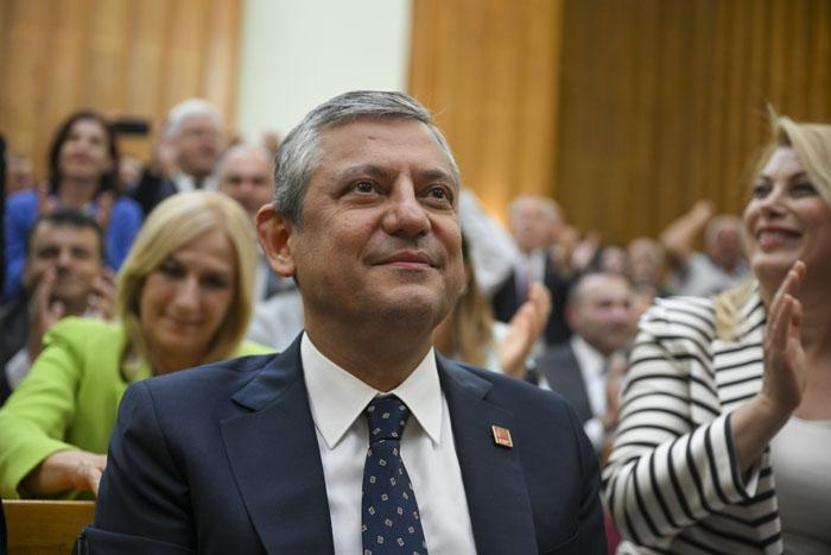 Özgür Özel CHPye veda etti Yeni partiye hangi isimler geçecek Liste belli oldu