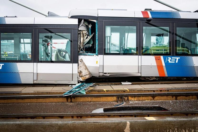 Hollandada iki tramvay çarpıştı: 15 yaralı