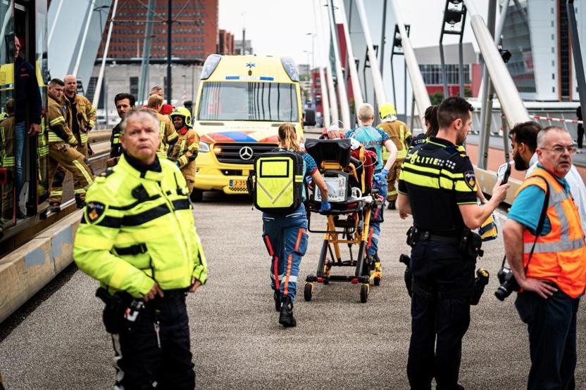 Hollandada iki tramvay çarpıştı: 15 yaralı