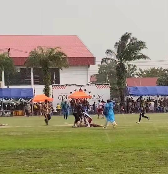 Futbol sahasına yıldırım düştü: 1 futbolcu ölü, 9 futbolcu yaralı