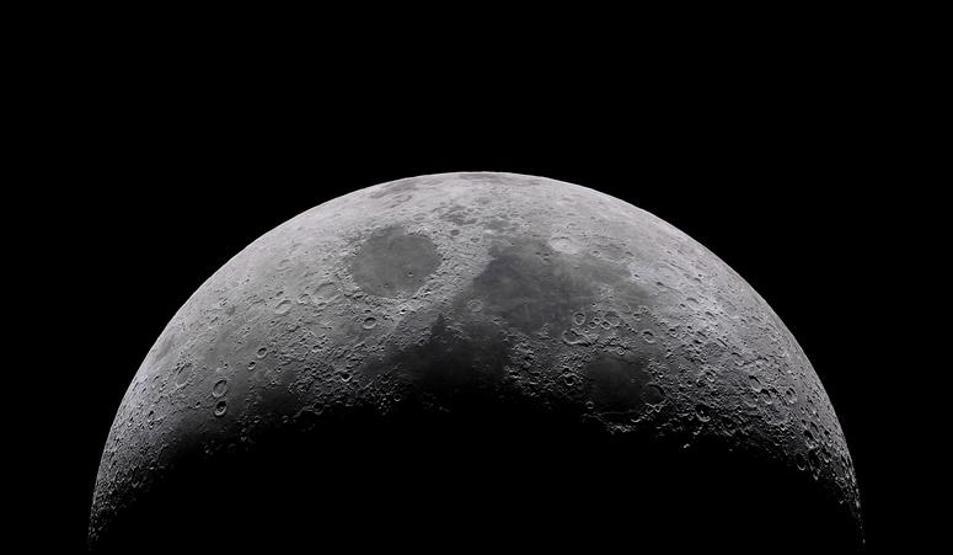 SpaceX roket parçası AYA ÇARPTI 4 tonluk dev, Dünyanın uydusunda iz bıraktı...